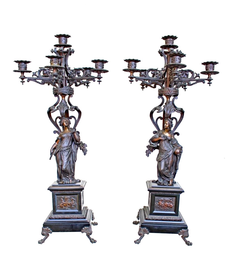 Paire de grands candélabres aux vestales en bronze XIXe   (H: 75 cm)