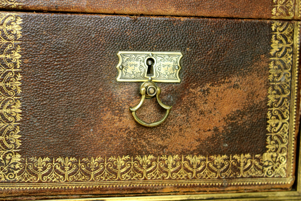 Hallmarked Furniture F. Lesage-photo-6