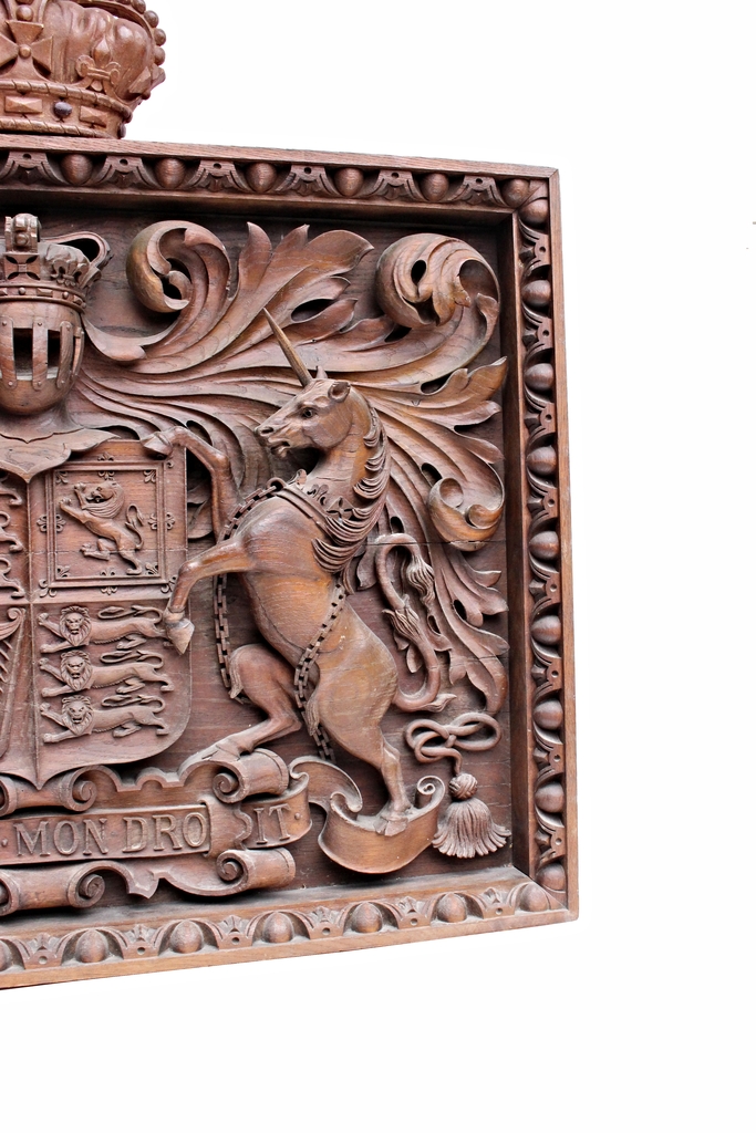 Spectaculaire Blason de Château en Bois Sculpté XIXe-photo-1