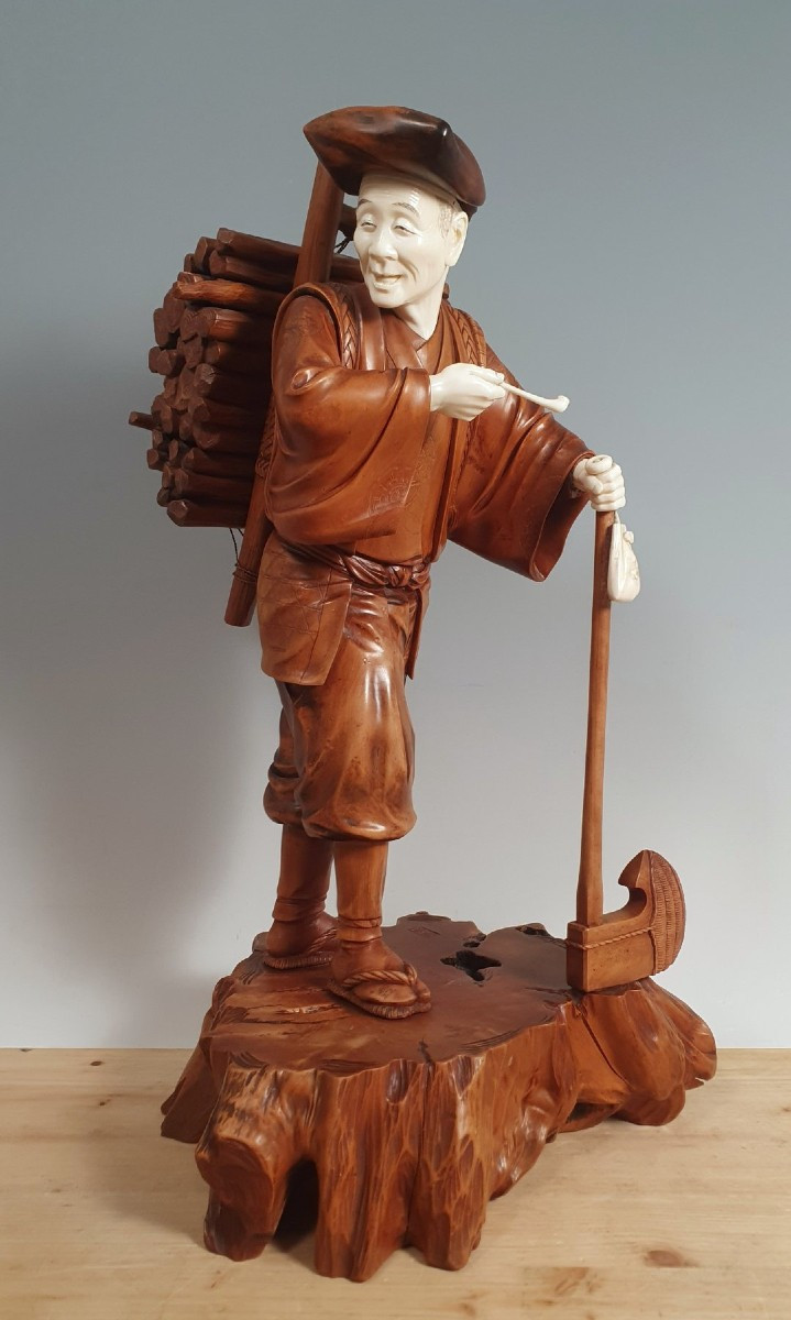 okimono en ivoire et bois