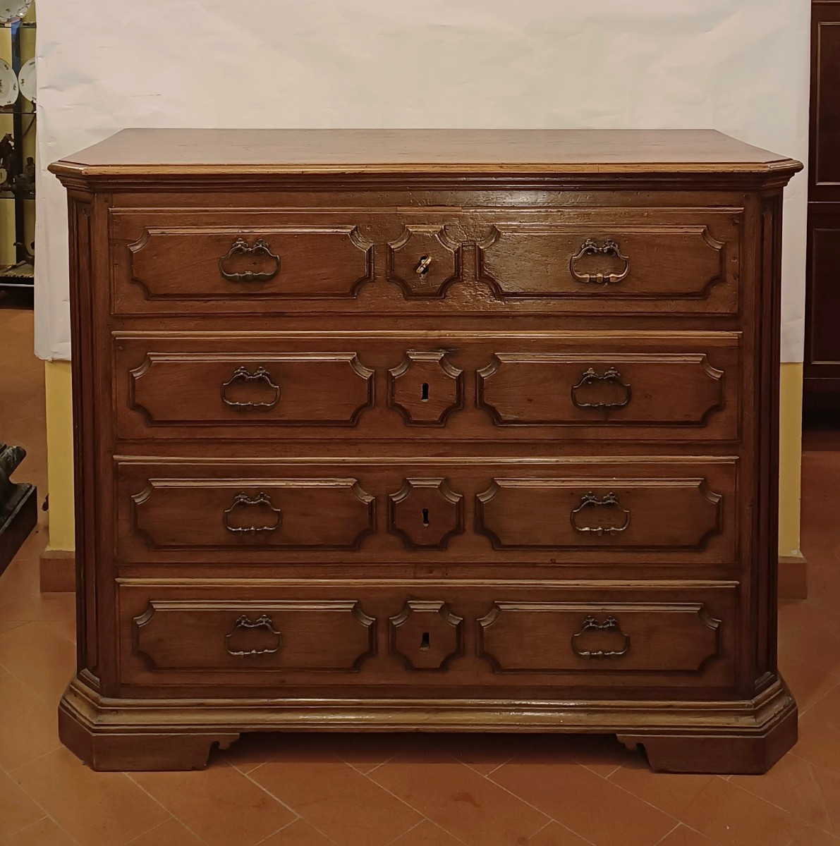 COMMODE LOMBARDIENNE EN NOYER MILIEU DU 17ème SIÈCLE