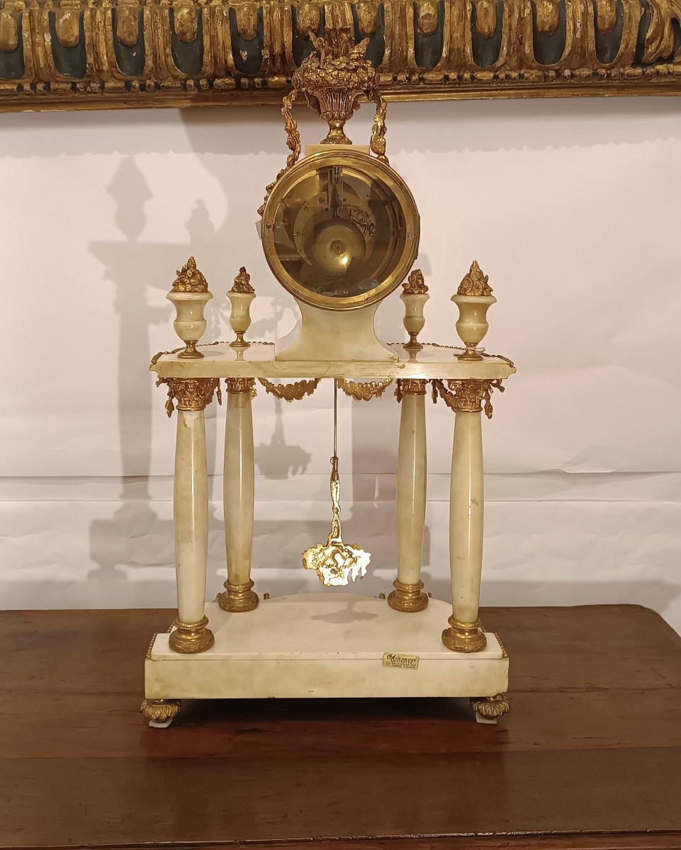 MID-19th CENTURY NAPOLEON III MARBLE AND GILT-BRONZE CLOCK-photo-4