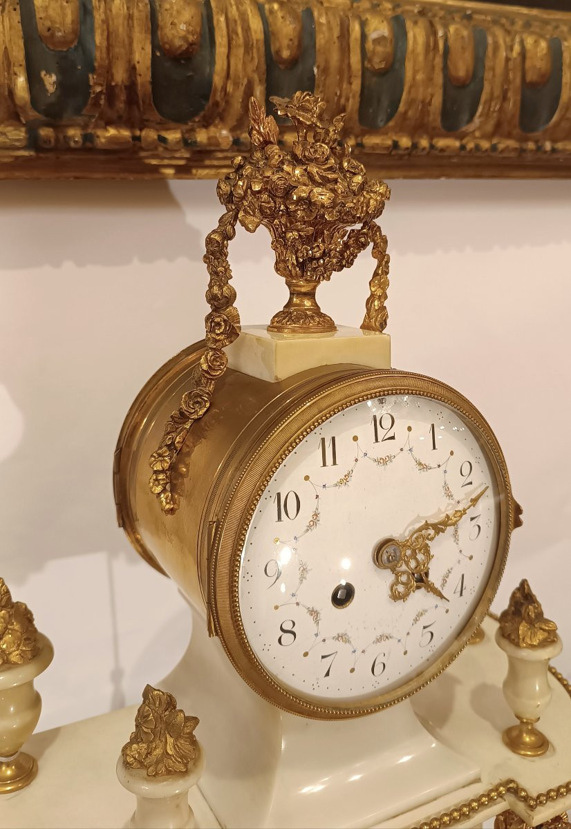 MID-19th CENTURY NAPOLEON III MARBLE AND GILT-BRONZE CLOCK-photo-5