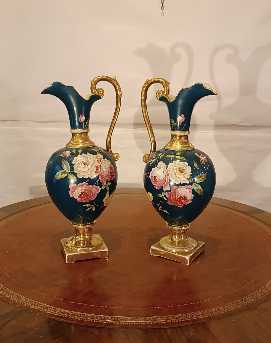 PAIRE DE CRUCHES EN PORCELAINE FIN DU 19ème SIÈCLE
