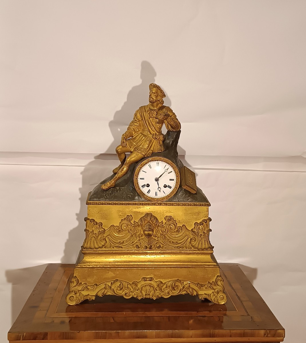 HORLOGE NÉOCLASSIQUE AVEC POÈTE FIN DU 18ème SIÈCLE