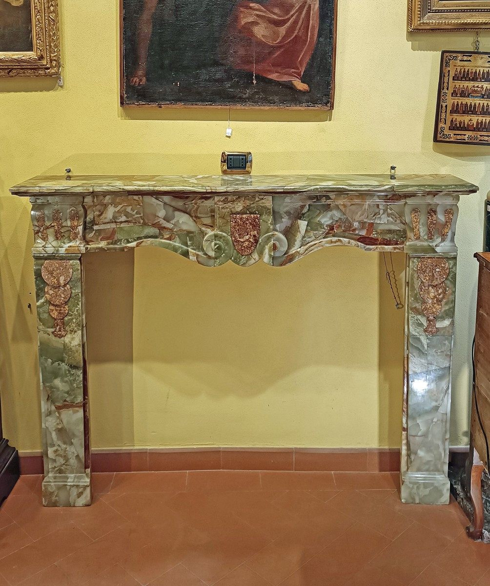 CHEMINÉE EN ONYX ET BRÈCHE DU MILIEU DU 19ème SIÈCLE