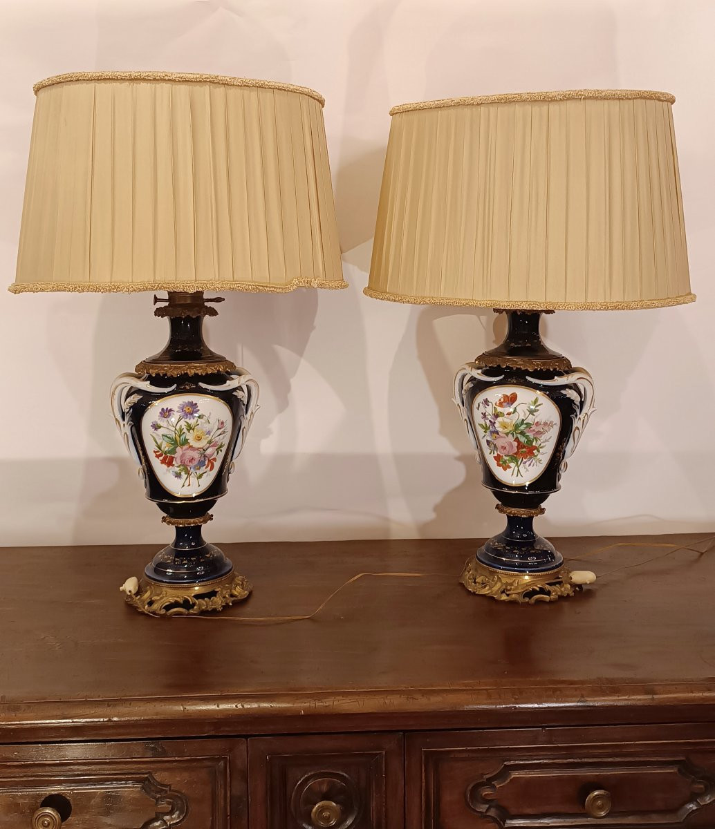 PAIRE DE LAMPES EN PORCELAINE DE SÈVRES FIN DU 19ème SIÈCLE-photo-2