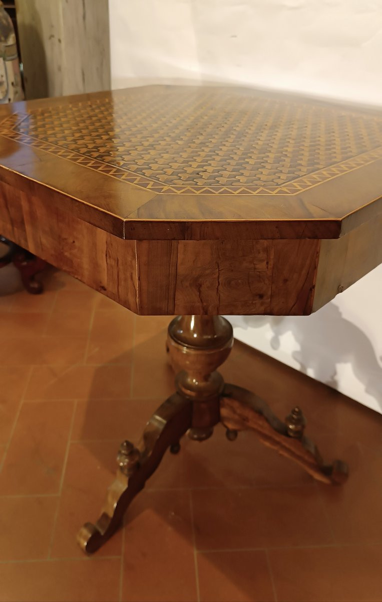 TABLE BASSE OCTOGONALE AVEC INCRUSTATIONS GÉOMÉTRIQUES MILIEU DU 19ème SIÈCLE-photo-3