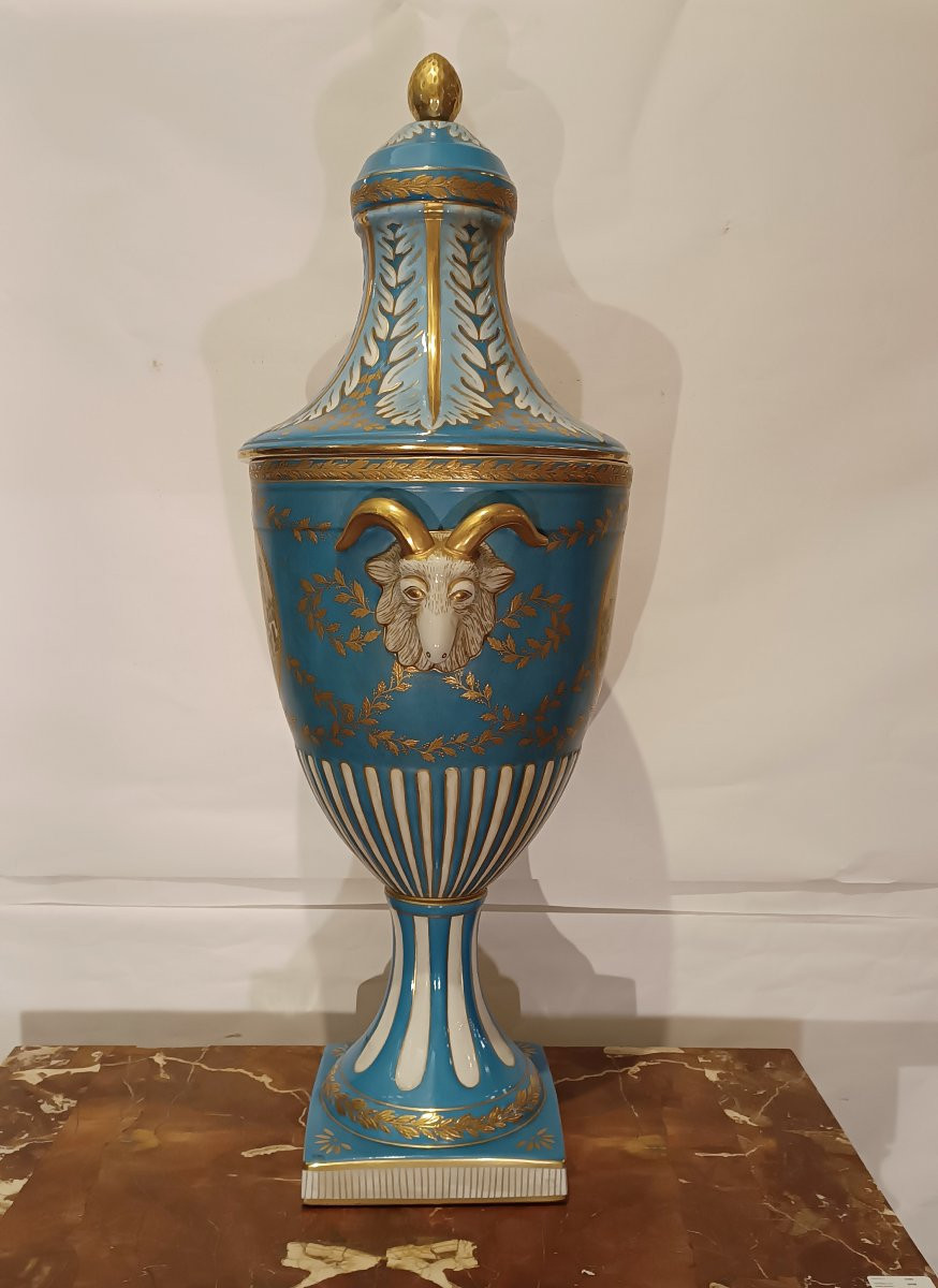VASE EN PORCELAINE BLEUE SECONDE MOITIÉ DU 19ème SIÈCLE-photo-2