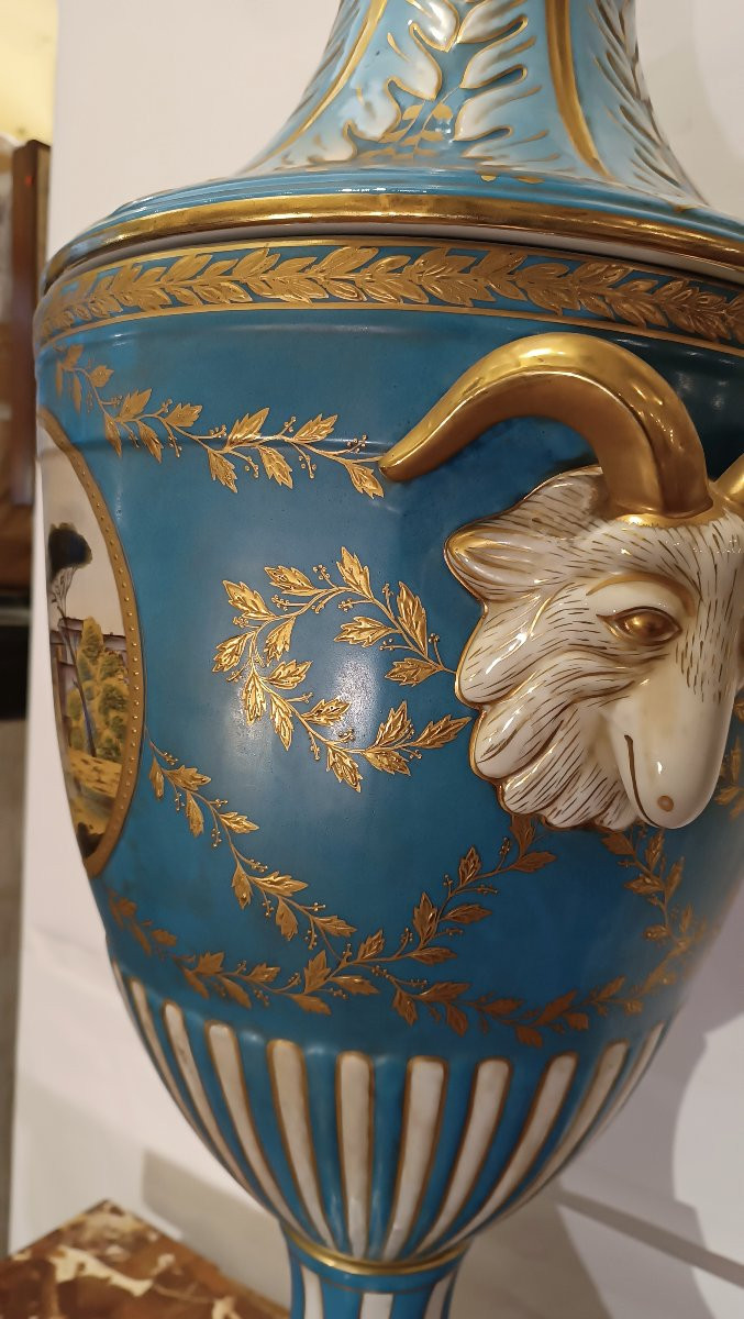 VASE EN PORCELAINE BLEUE SECONDE MOITIÉ DU 19ème SIÈCLE-photo-1