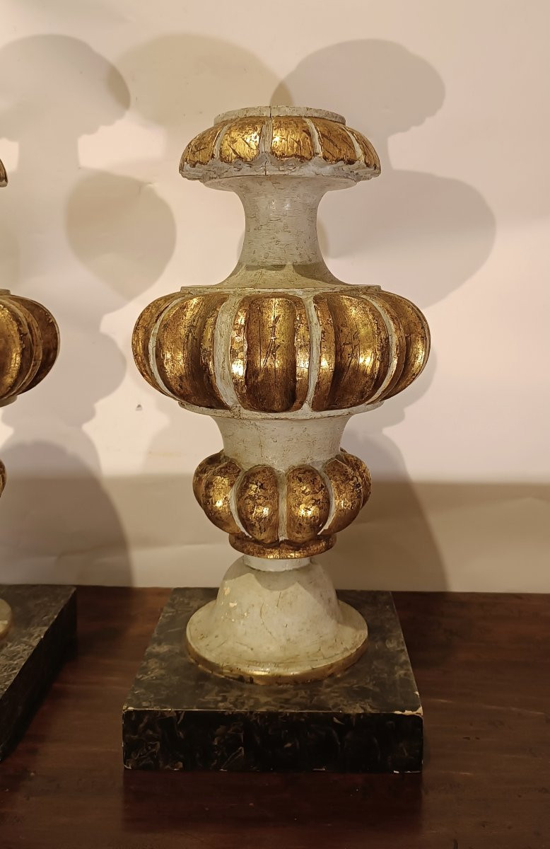 PAIRE DE CANDÉLABRES EN BOIS LAQUÉ ET DORÉ DU 19ème SIÈCLE-photo-3
