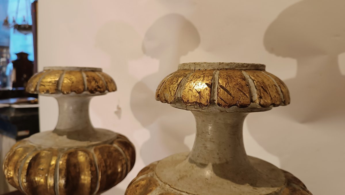 PAIRE DE CANDÉLABRES EN BOIS LAQUÉ ET DORÉ DU 19ème SIÈCLE-photo-1