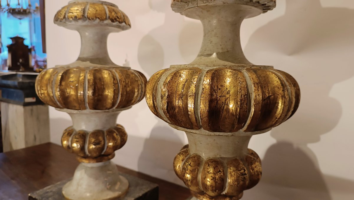 PAIRE DE CANDÉLABRES EN BOIS LAQUÉ ET DORÉ DU 19ème SIÈCLE-photo-2