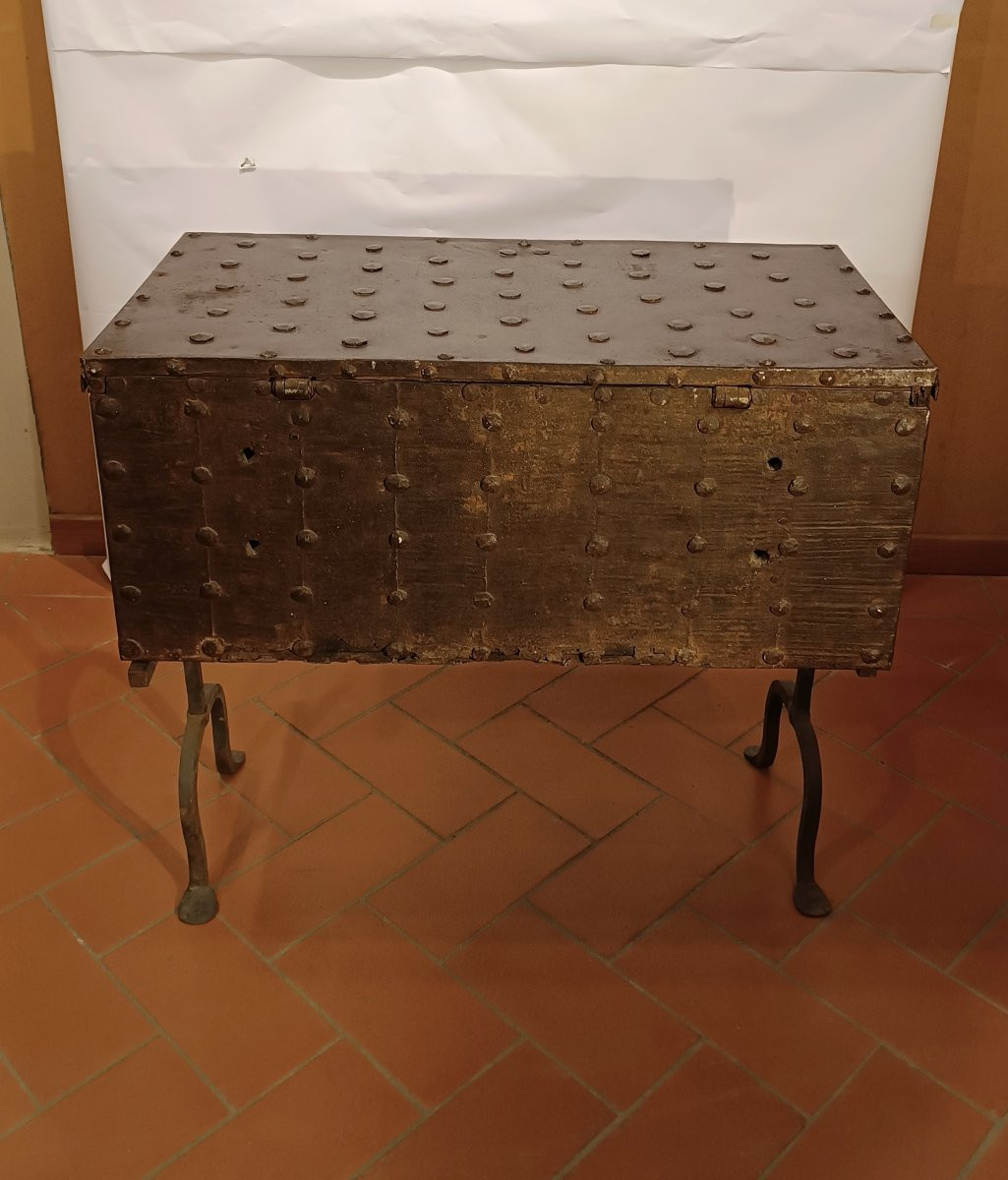 Mid-17th Century Iron Chest-photo-4