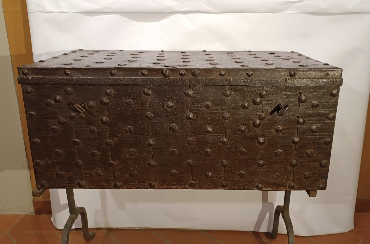 Mid-17th Century Iron Chest-photo-4