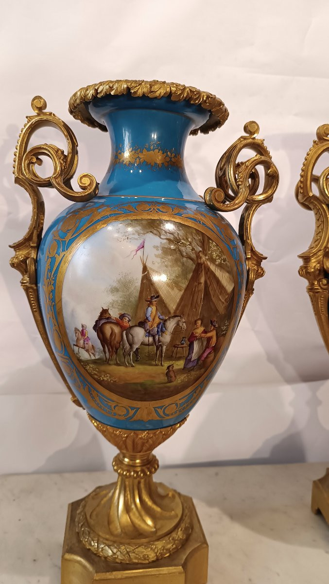 PAIRE DE VASES EN PORCELAINE DE SÈVRES DÉBUT DU 19ème SIÈCLE-photo-2