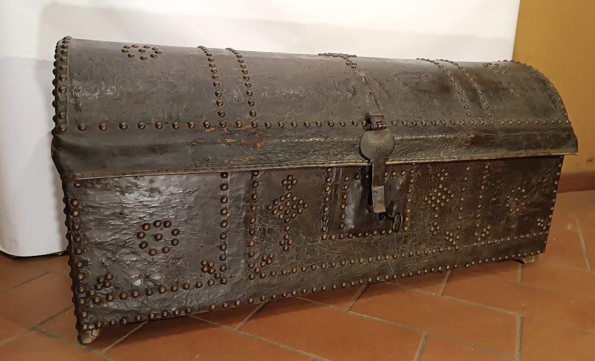 Late 17th Century Leather Carriage Trunk-photo-2