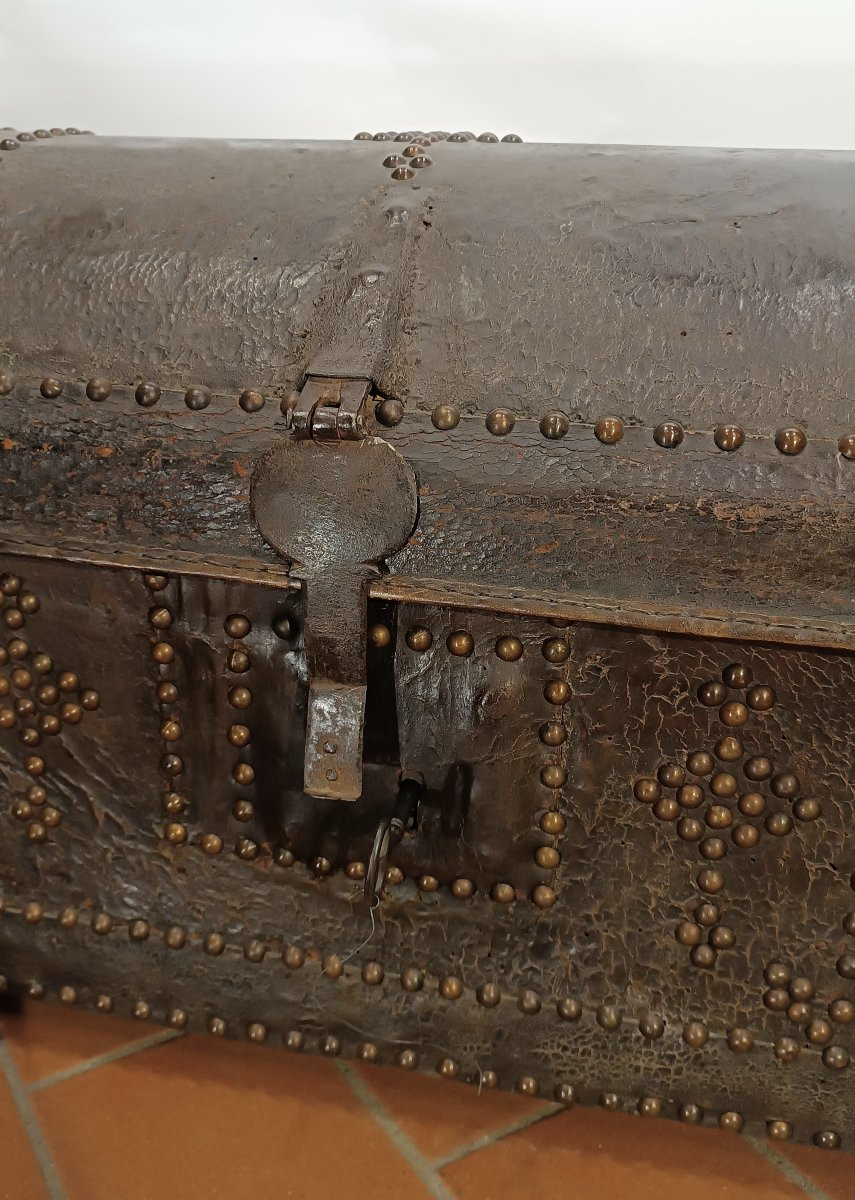 Late 17th Century Leather Carriage Trunk-photo-7