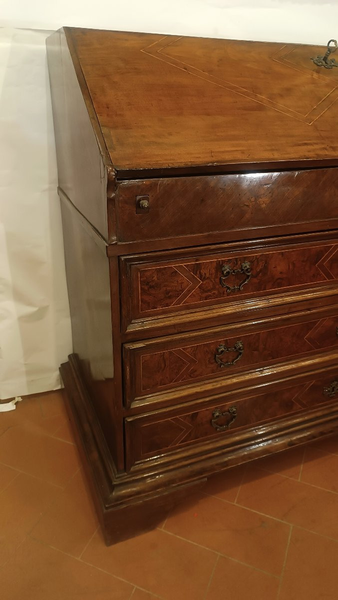 COMMODE À ABATTANT EN NOYER MARQUETÉ FIN 17ème SIÈCLE-photo-1