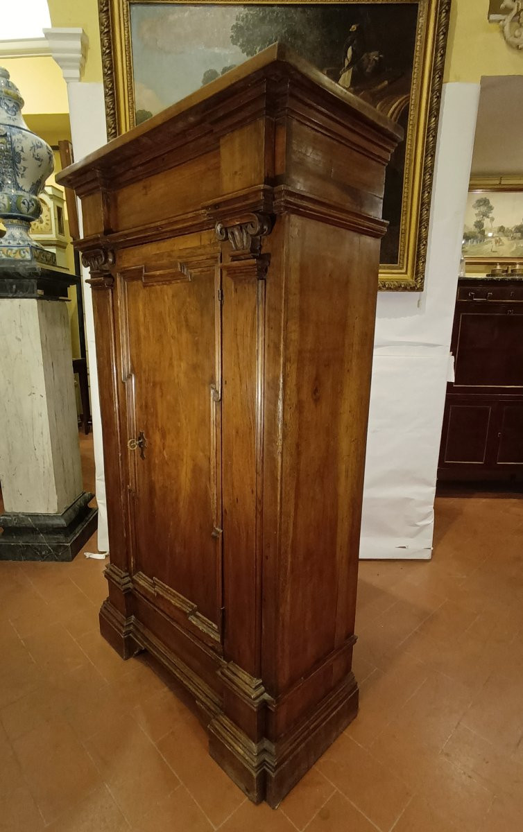 Late 17th Century Walnut Sideboard-photo-2