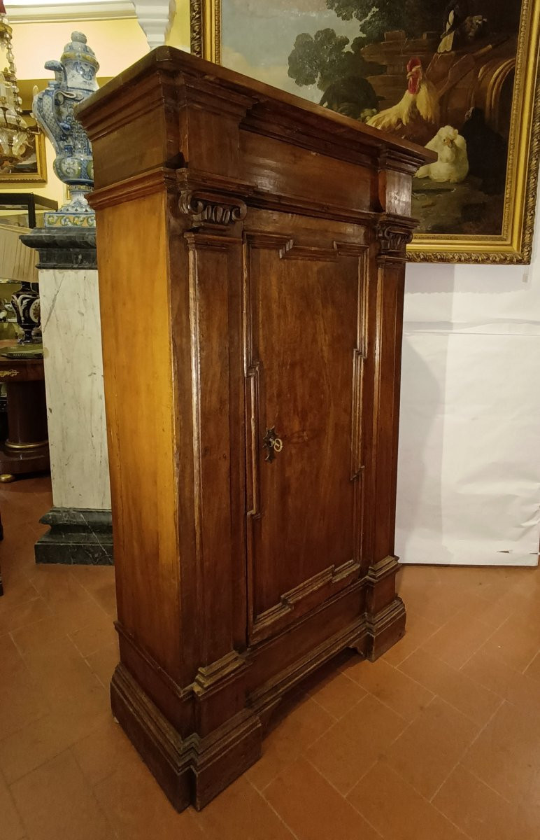 Late 17th Century Walnut Sideboard-photo-3