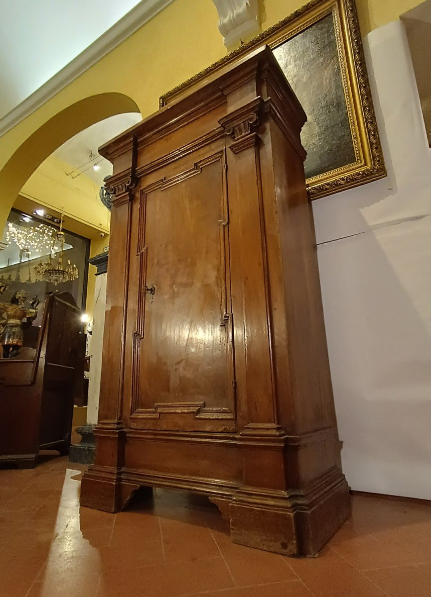 Late 17th Century Walnut Sideboard-photo-1