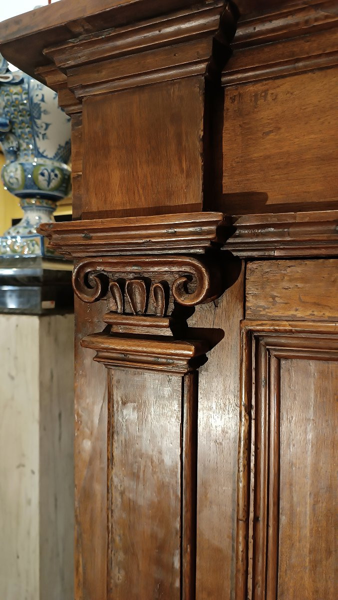Late 17th Century Walnut Sideboard-photo-2