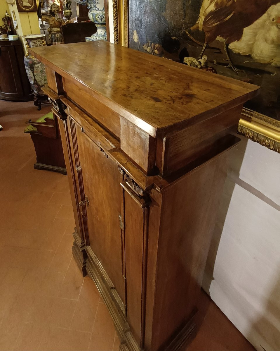 Late 17th Century Walnut Sideboard-photo-4