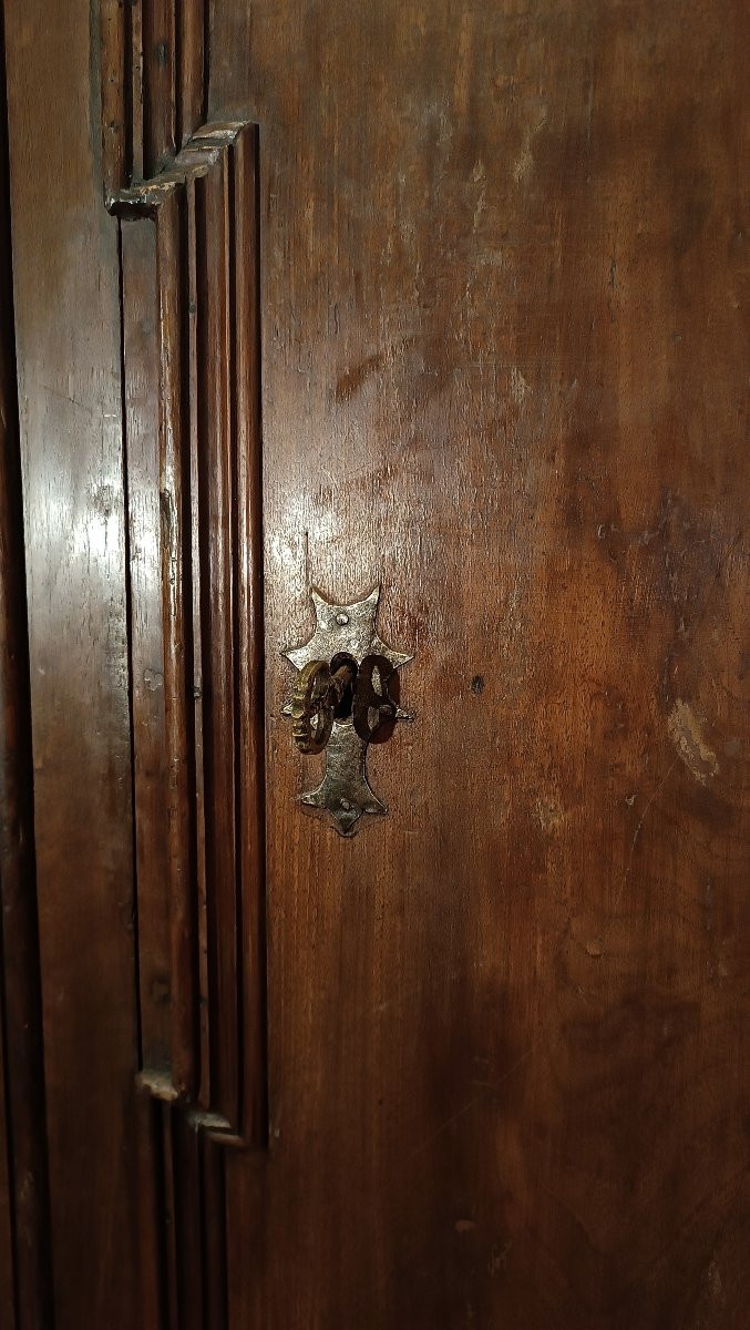 Late 17th Century Walnut Sideboard-photo-5