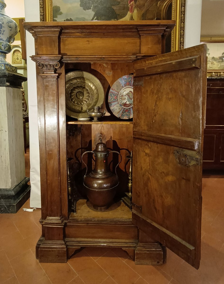 Late 17th Century Walnut Sideboard-photo-6