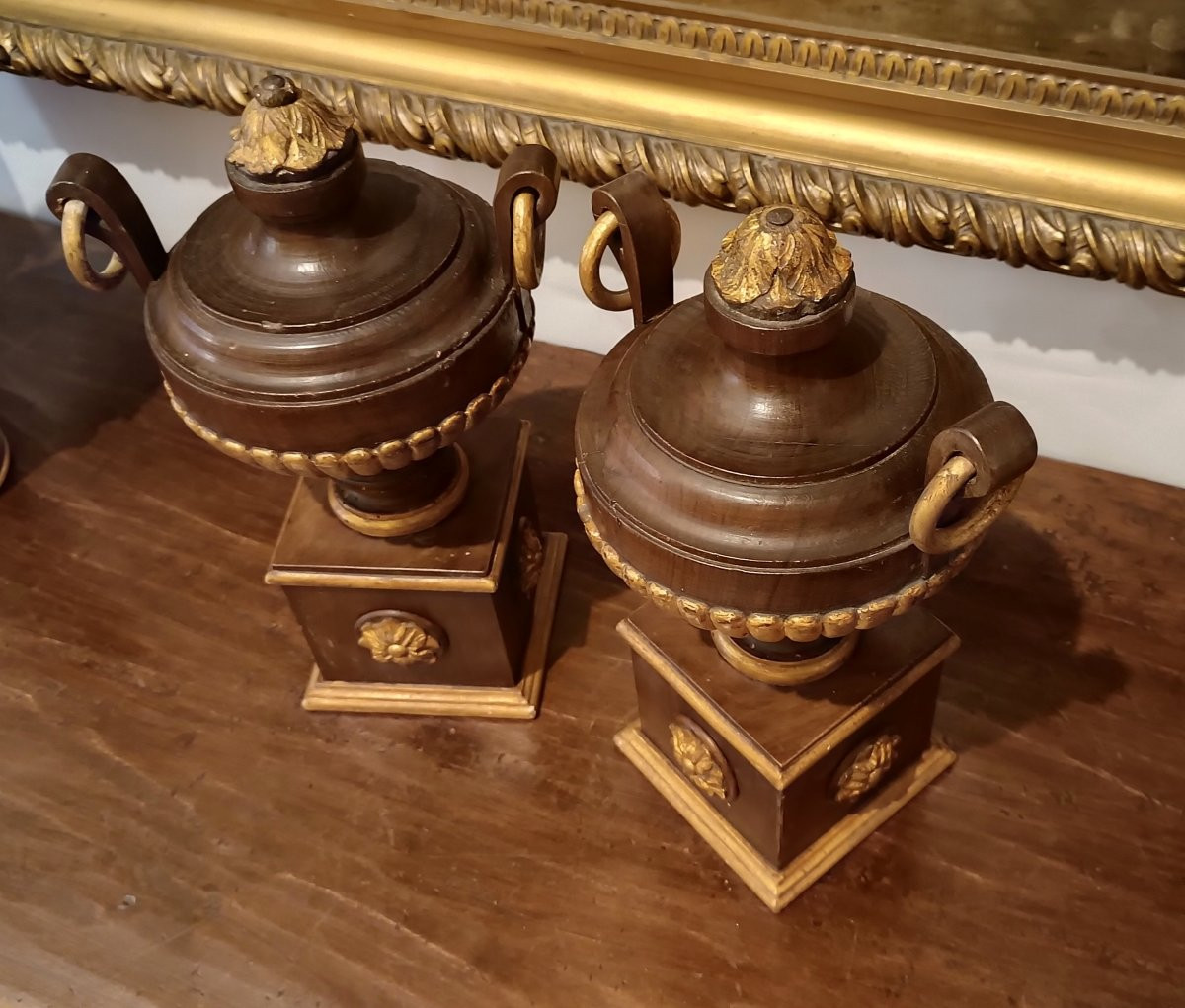 Second Half Of The 19th Century Pair Of Painted Walnut Decorative Vases-photo-1