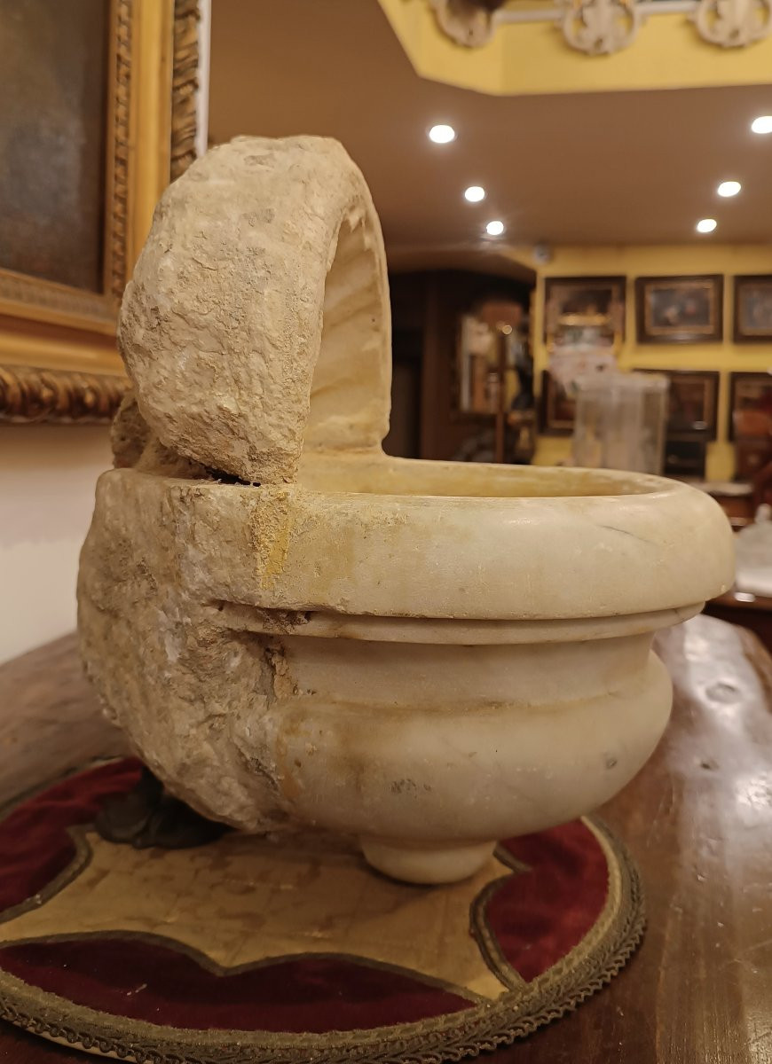 BÉNITIER EN MARBRE PREMIÈRE MOITIÉ DU 17ème SIÈCLE-photo-4