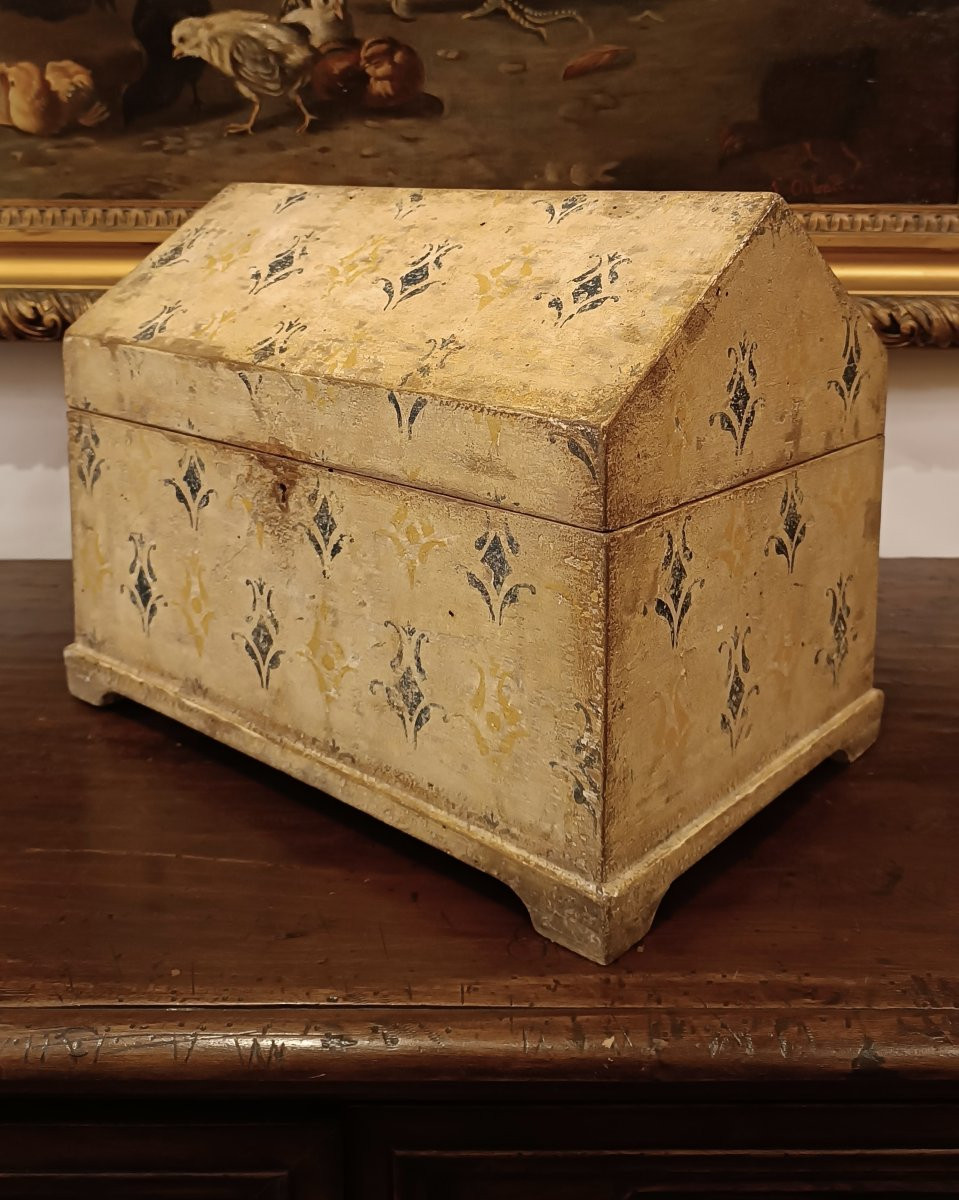 17th Century Small Painted Chest-photo-2
