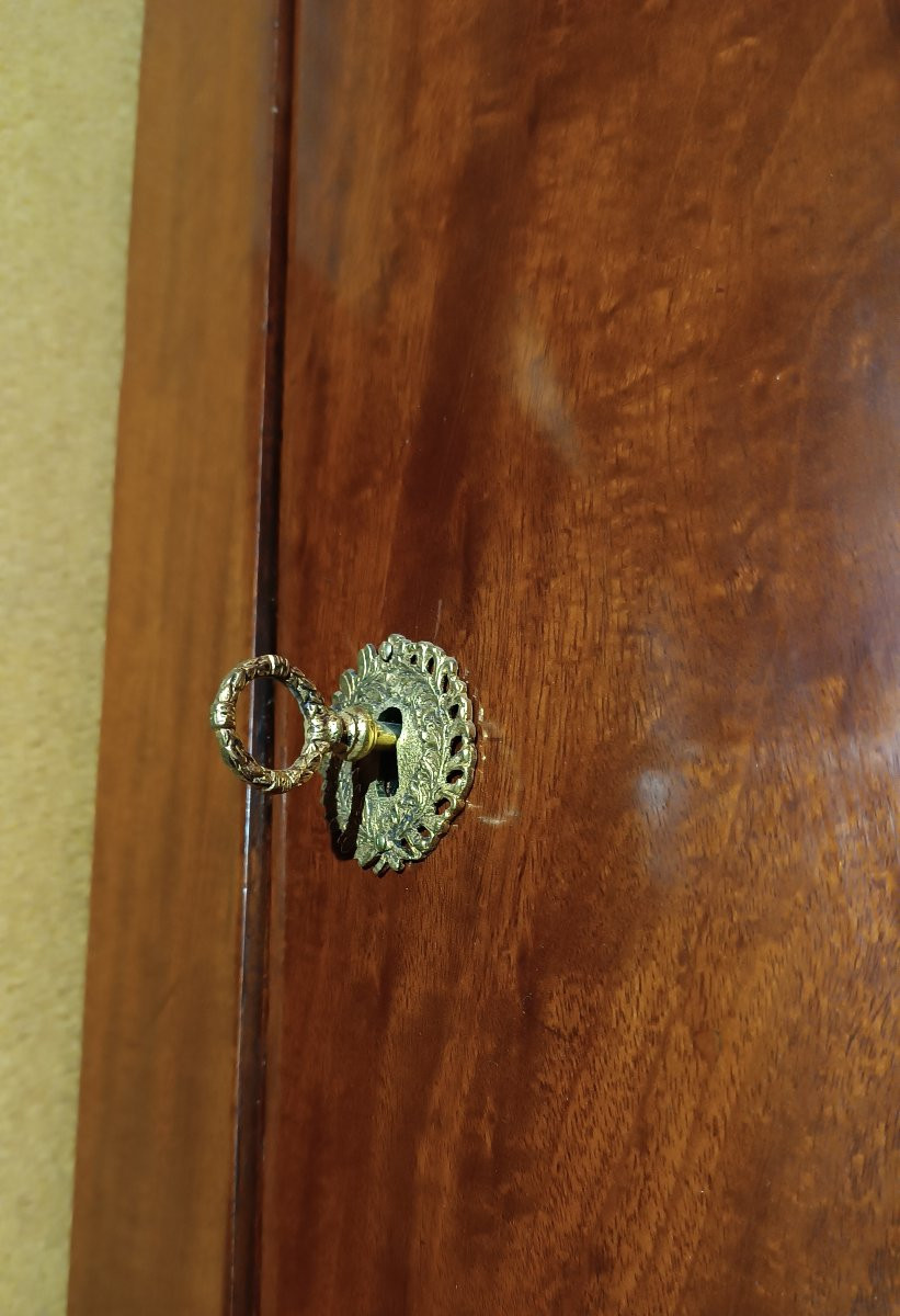 MEUBLE D'ANGLE EMPIRE EN ACAJOU DÉBUT 19ème SIÈCLE.-photo-4