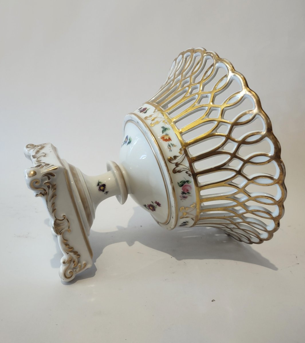 Mid-19th Century Porcelain Fruit Bowl -photo-3