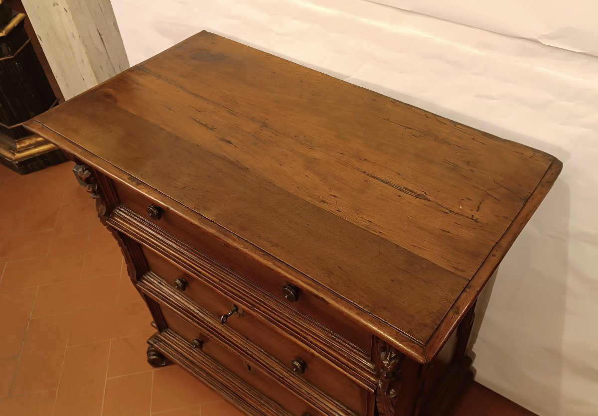 First Half Of The 17th Century Small Walnut Chest Of Drawers With Pilasters-photo-4