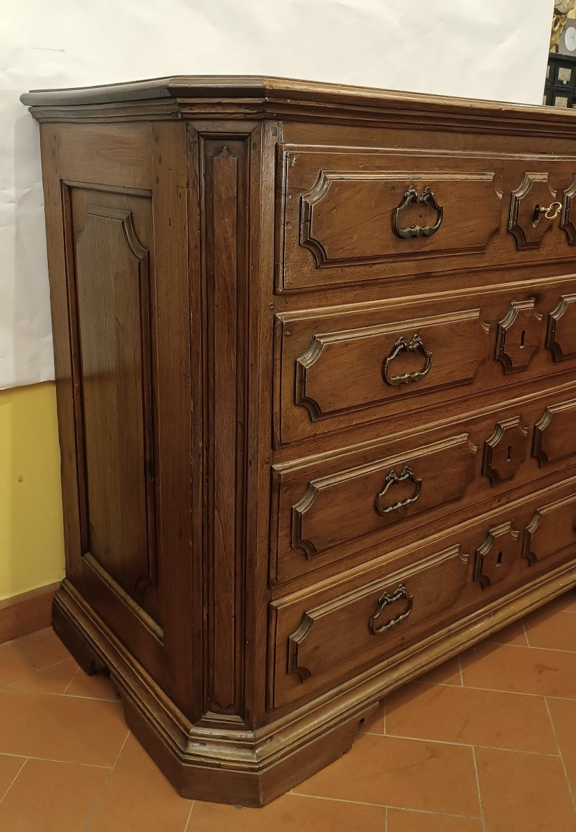 Mid-17th Century Lombardy Walnut Chest Of Drawers -photo-4