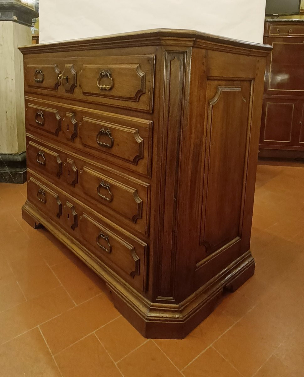 Mid-17th Century Lombardy Walnut Chest Of Drawers -photo-3