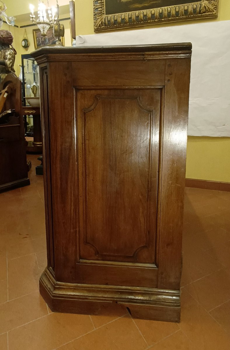 Mid-17th Century Lombardy Walnut Chest Of Drawers -photo-4