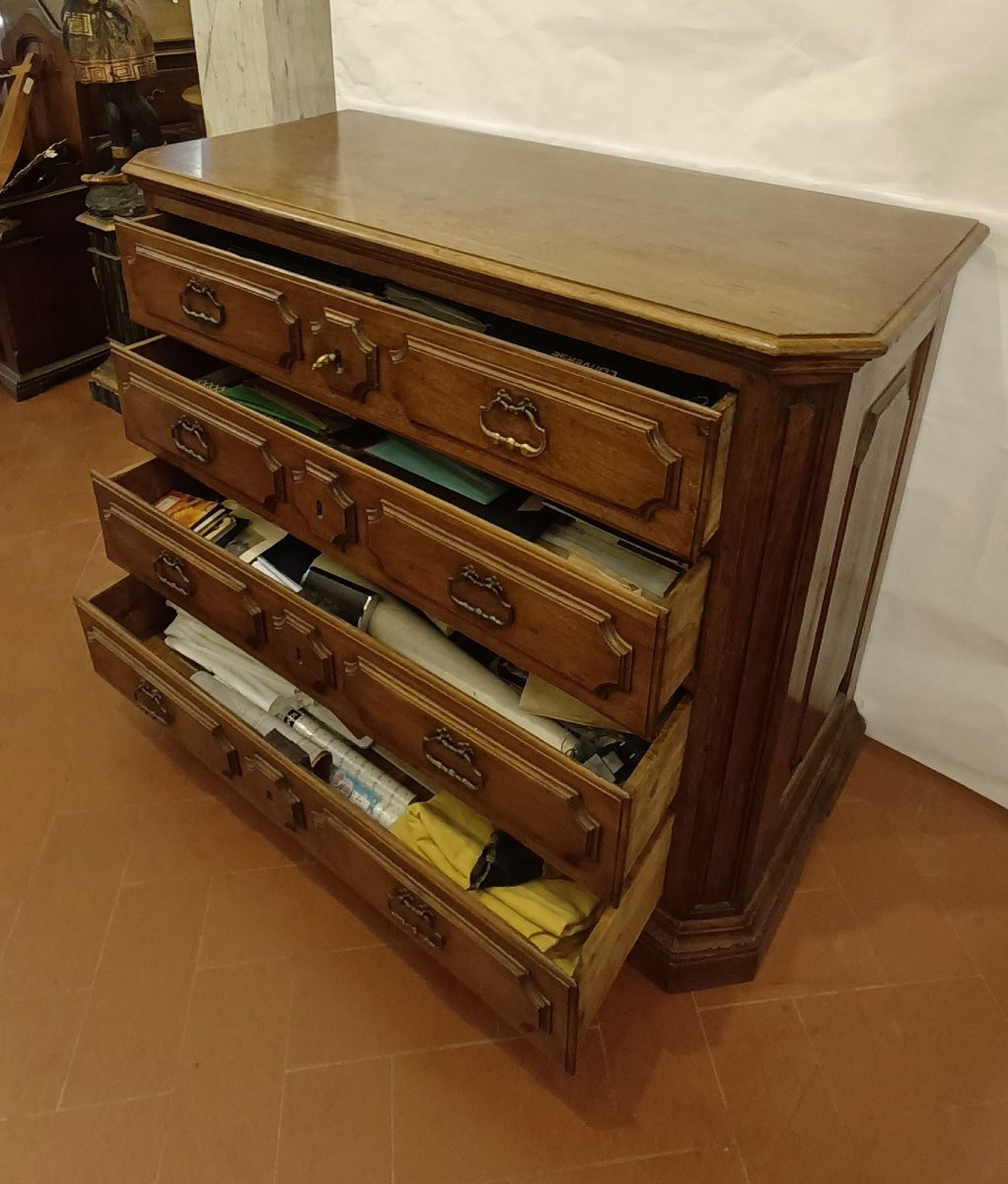 Mid-17th Century Lombardy Walnut Chest Of Drawers -photo-7