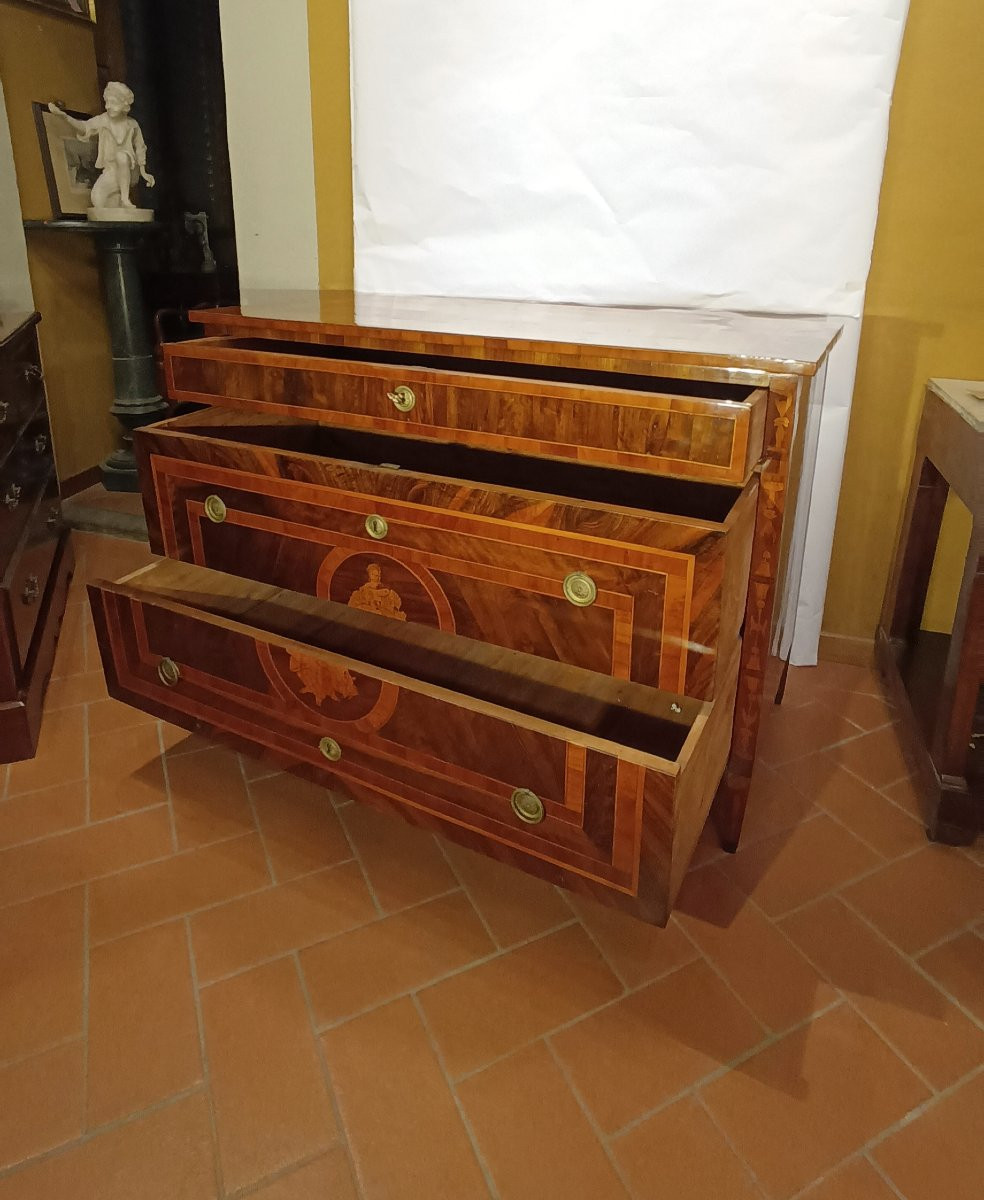 Late 18th Century Neoclassical Veneer And Inlaid Chest Of Drawers-photo-4