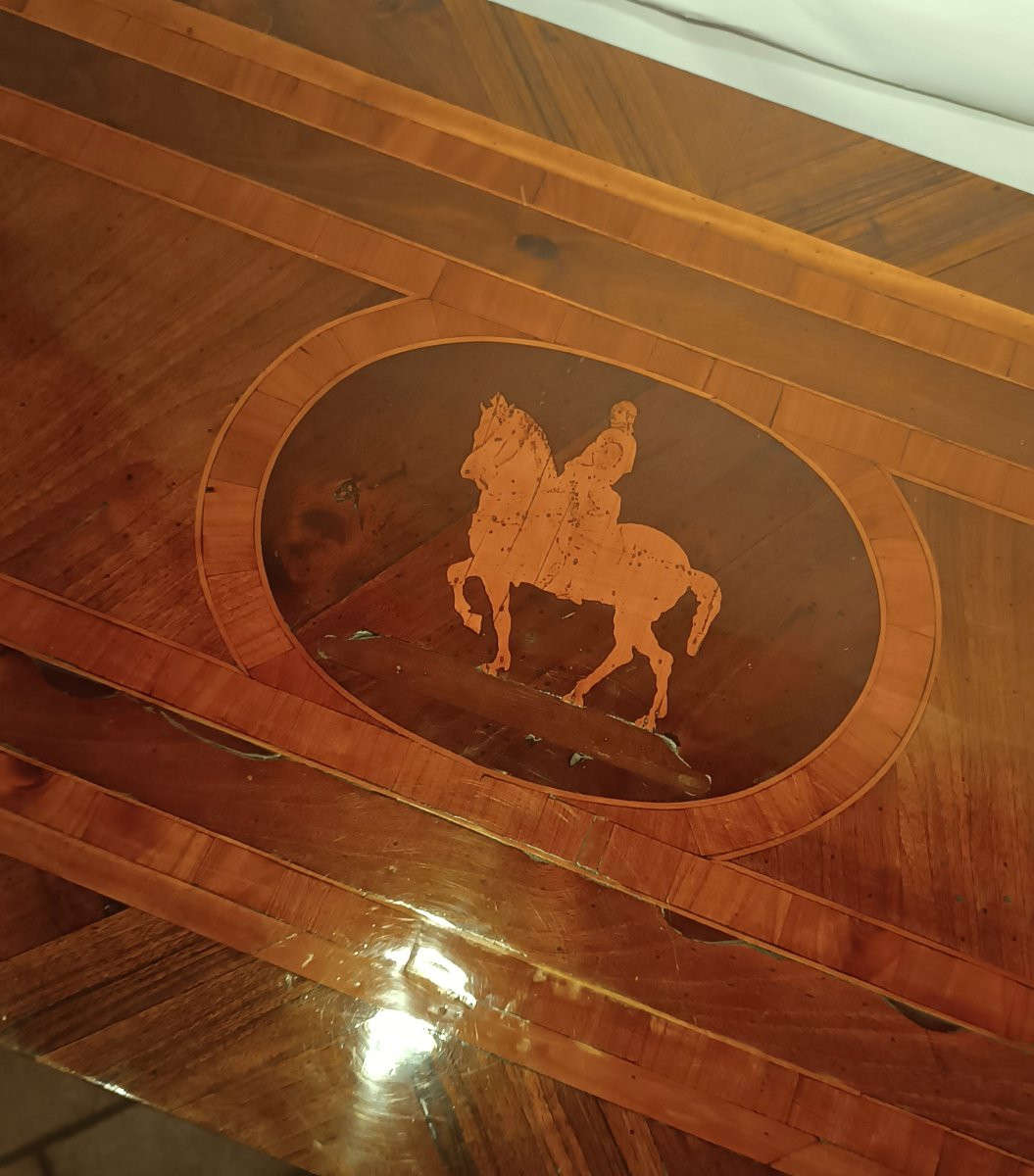 Late 18th Century Neoclassical Veneer And Inlaid Chest Of Drawers-photo-5