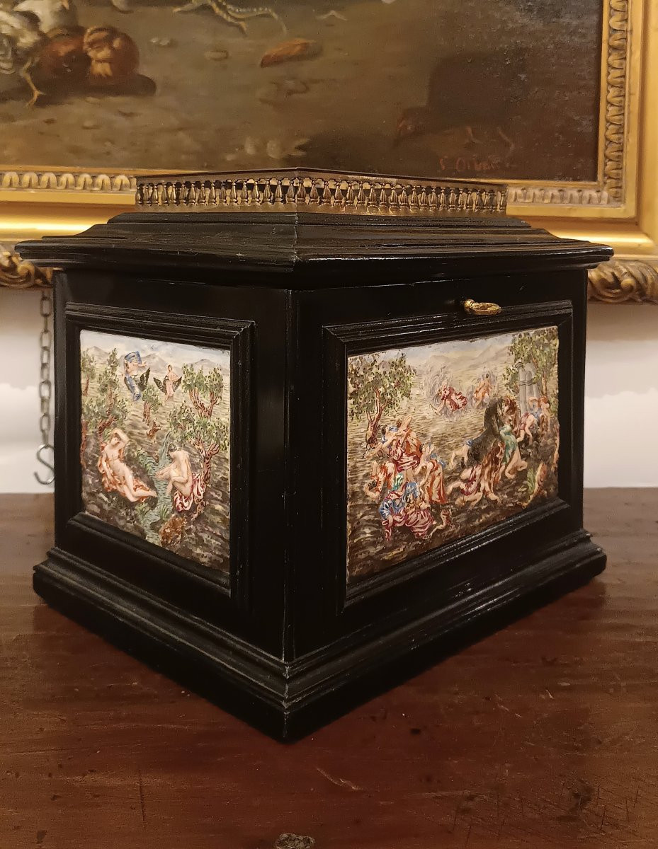 Mid-19th Century Casket With Capodimonte Porcelain Plaques-photo-2