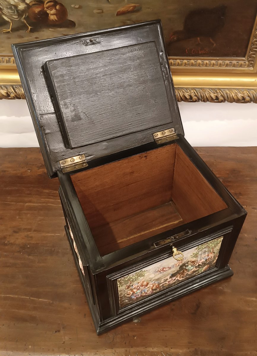 Mid-19th Century Casket With Capodimonte Porcelain Plaques-photo-8