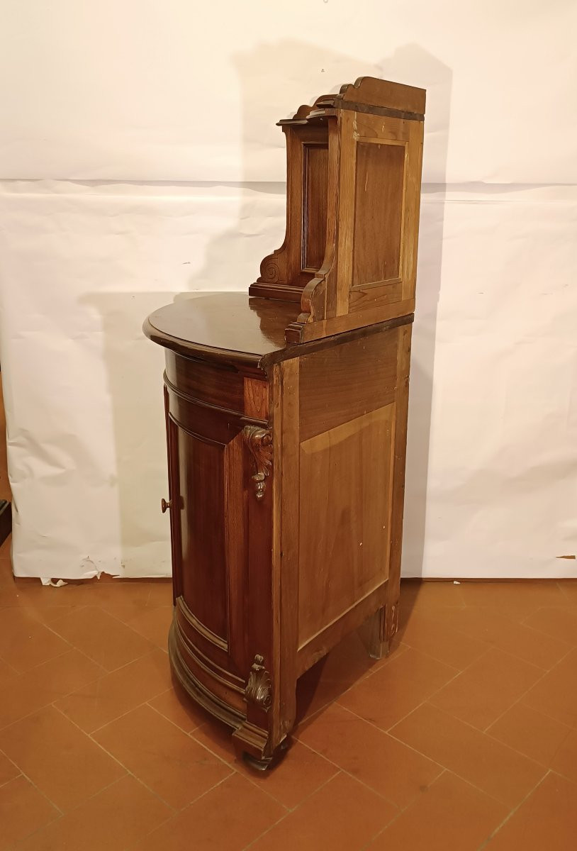 Late 19th Century Walnut Corner Cabinet-photo-3