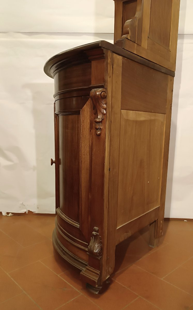Late 19th Century Walnut Corner Cabinet-photo-4