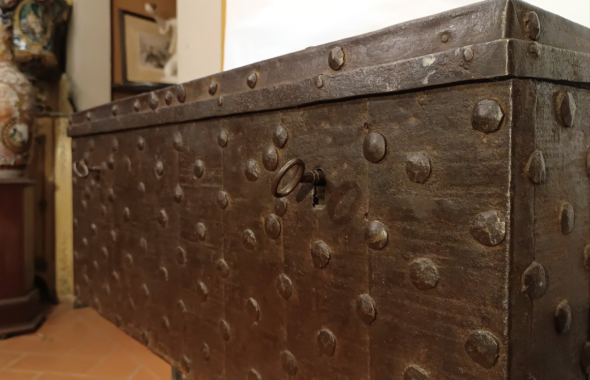 Mid-17th Century Iron Chest-photo-4