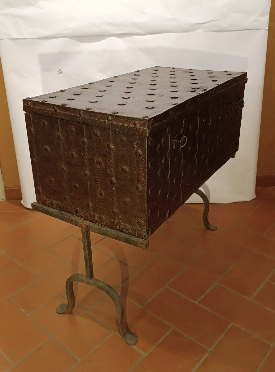 Mid-17th Century Iron Chest-photo-2