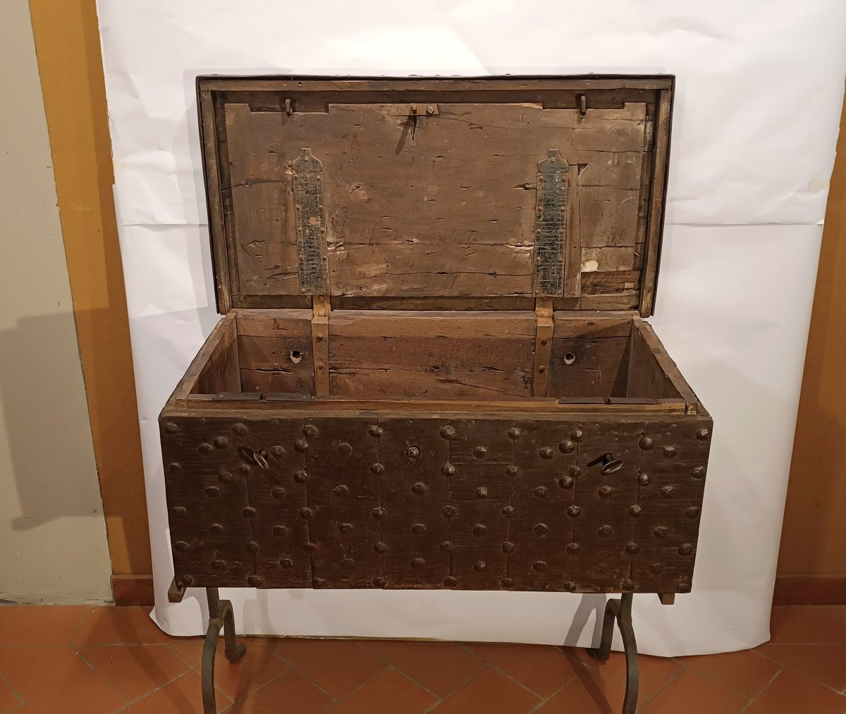 Mid-17th Century Iron Chest-photo-7