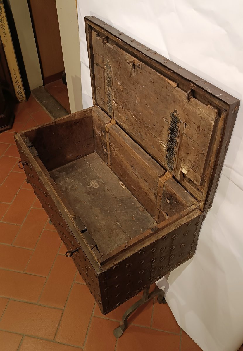 Mid-17th Century Iron Chest-photo-8